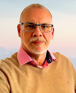 Thomas - Tarot - Coaching - Partnerschaft und Liebe - Kartenlegen - Chakra-Reinigung